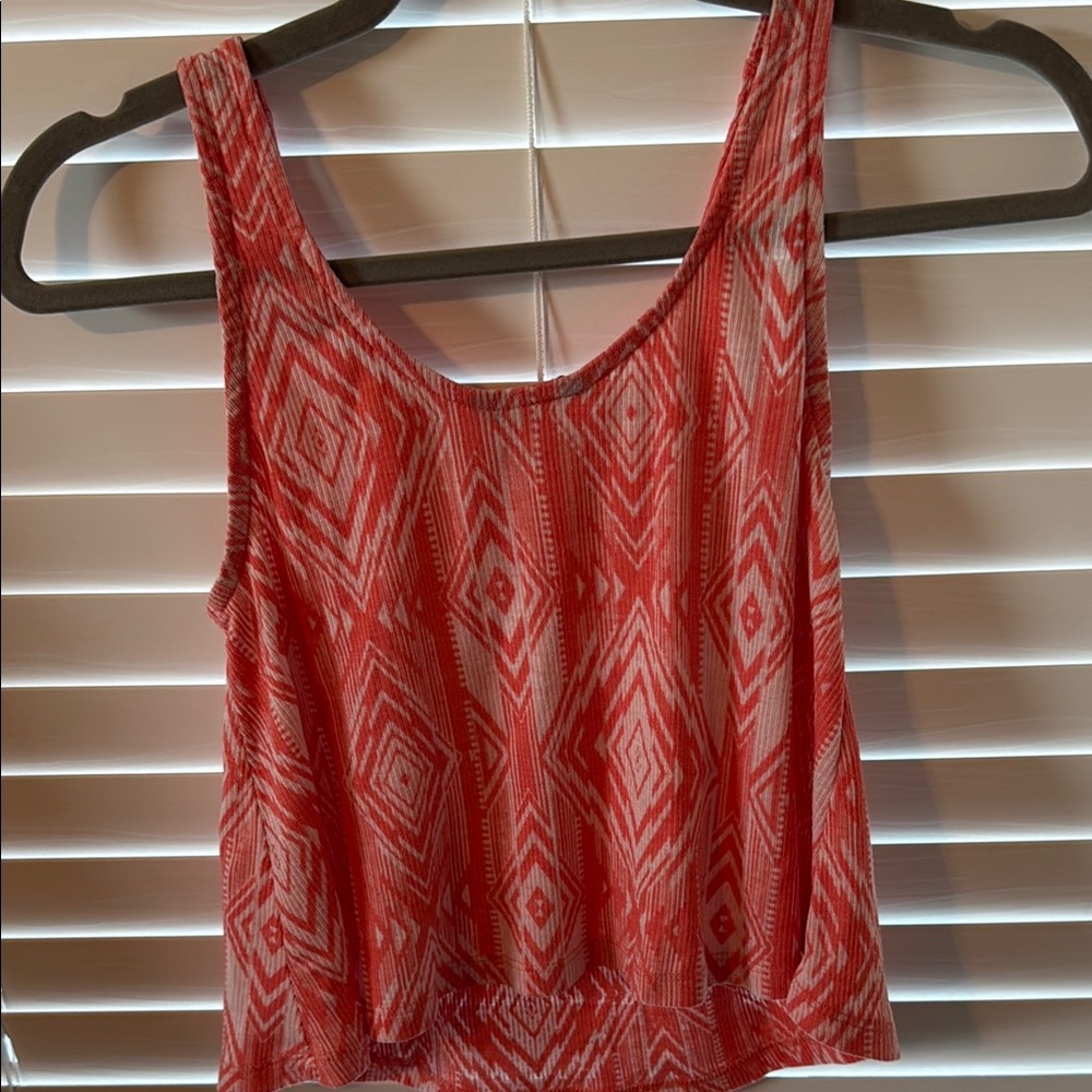 Geometric Patterned European Tank Top - Picture 3 of 4